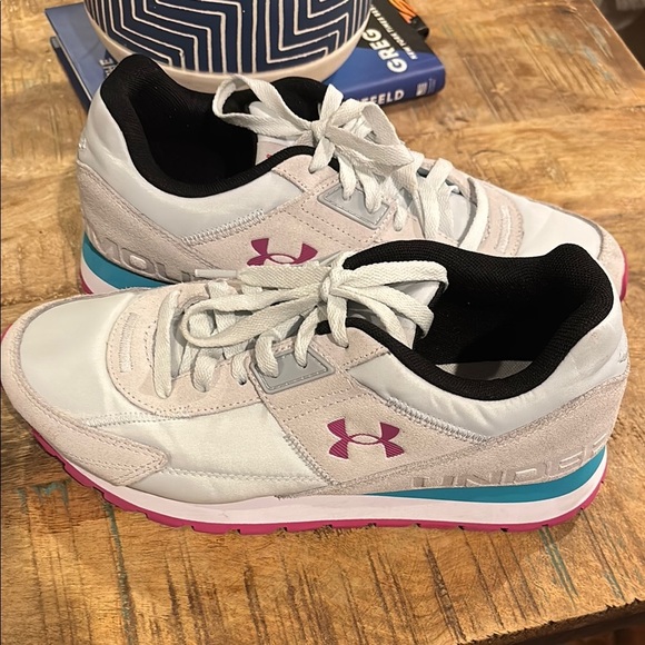 Under armour “essential runner”woman’s running shoes sz 9 - Picture 1 of 10